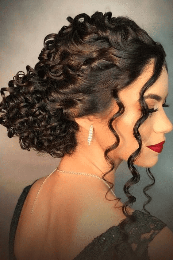 Penteados para formatura cabelo cacheado curto 2 Penteado para formatura cabelo cacheado curto