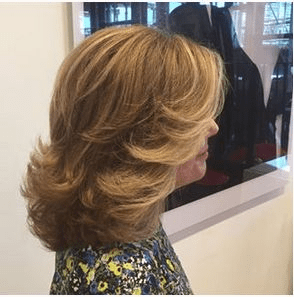6 penteados para mãe do noivo em 2024 3 Penteados para mãe do noivo com cabelo solto ondulado