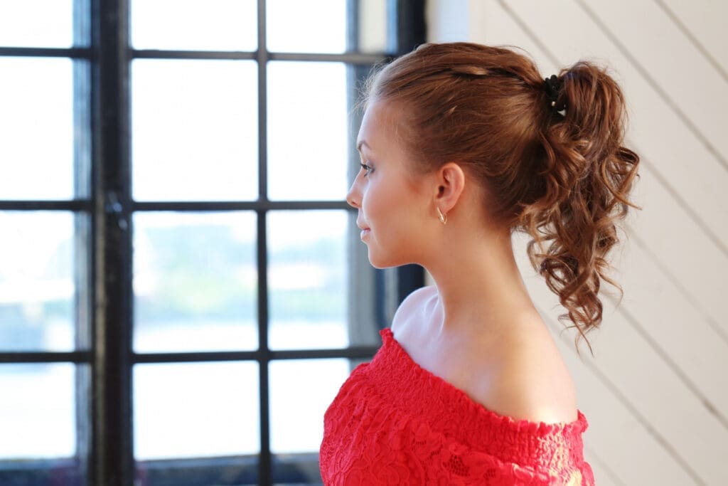 6 penteados para madrinha de casamento com cabelo médio que estão em alta 2 6 penteados para madrinha de casamento com cabelo médio que estão em alta