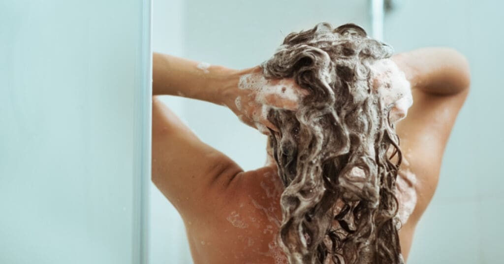 Shampoos para cabelo oleoso indicados pelo “cabeleireiro calvo do TikTok”! 2 Cadiveu Detox - Um kit que vai além dos shampoos para cabelo oleoso
