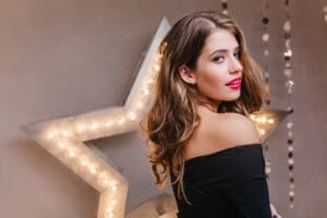 Maquiagem simples para a noite- Reprodução Freepik