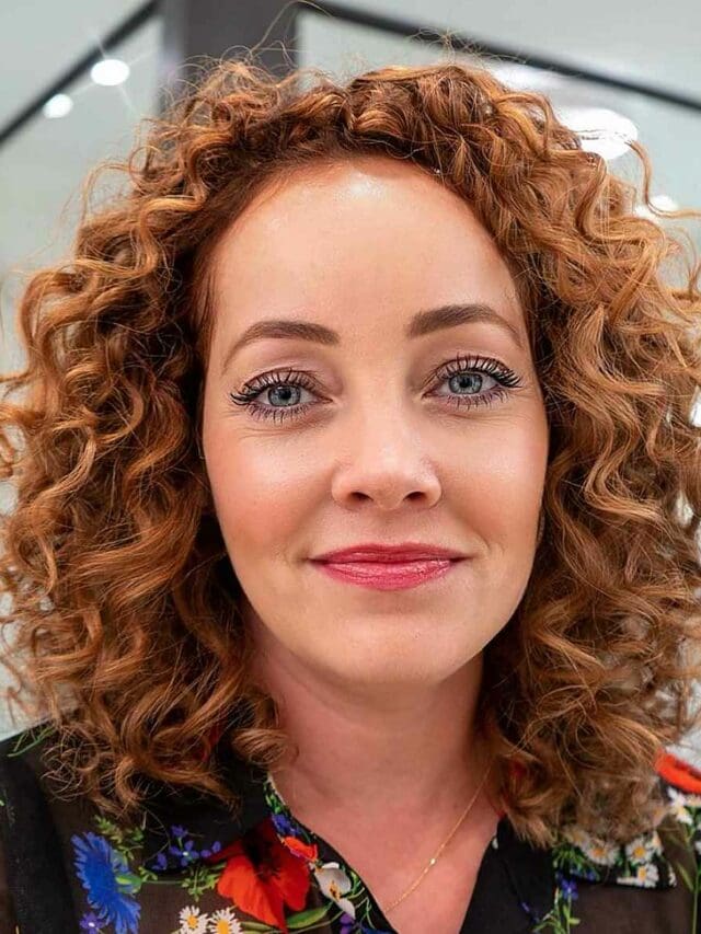 9 cortes nos ombros para cabelos cacheados