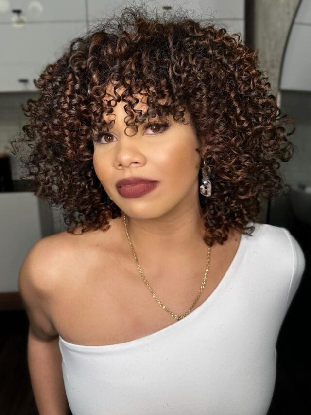 9 cortes para criar volume extra nos cachos