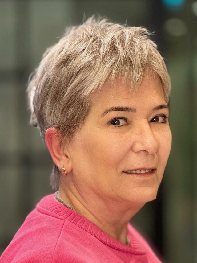 9 cabelos curtos fáceis de manter aos 70