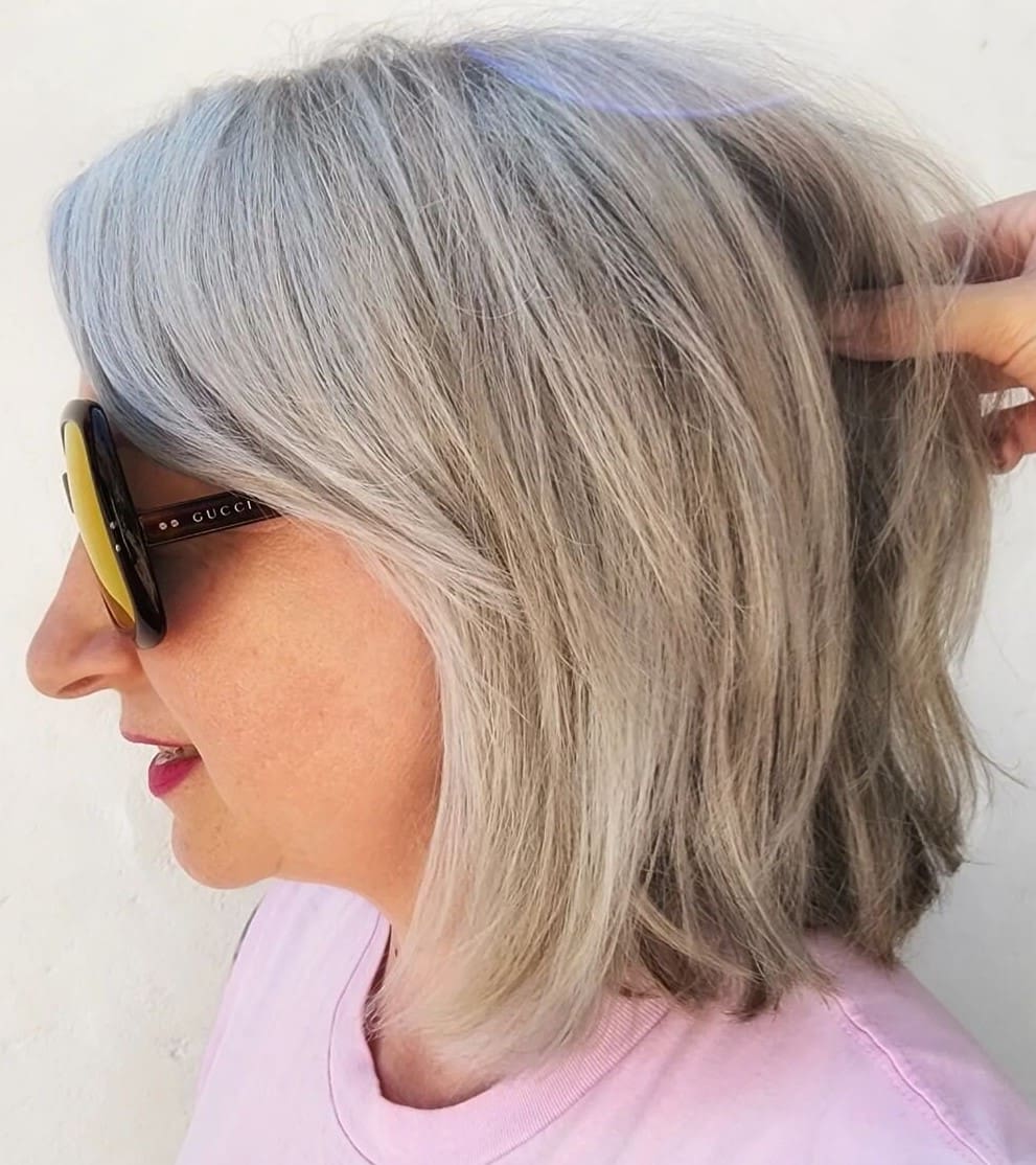 9 cortes que rejuvenescem mulheres aos 50 3 Corte com ponteiras retas e camadas suaves